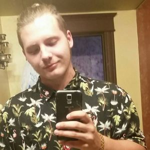 Meet your Posher, Dominic